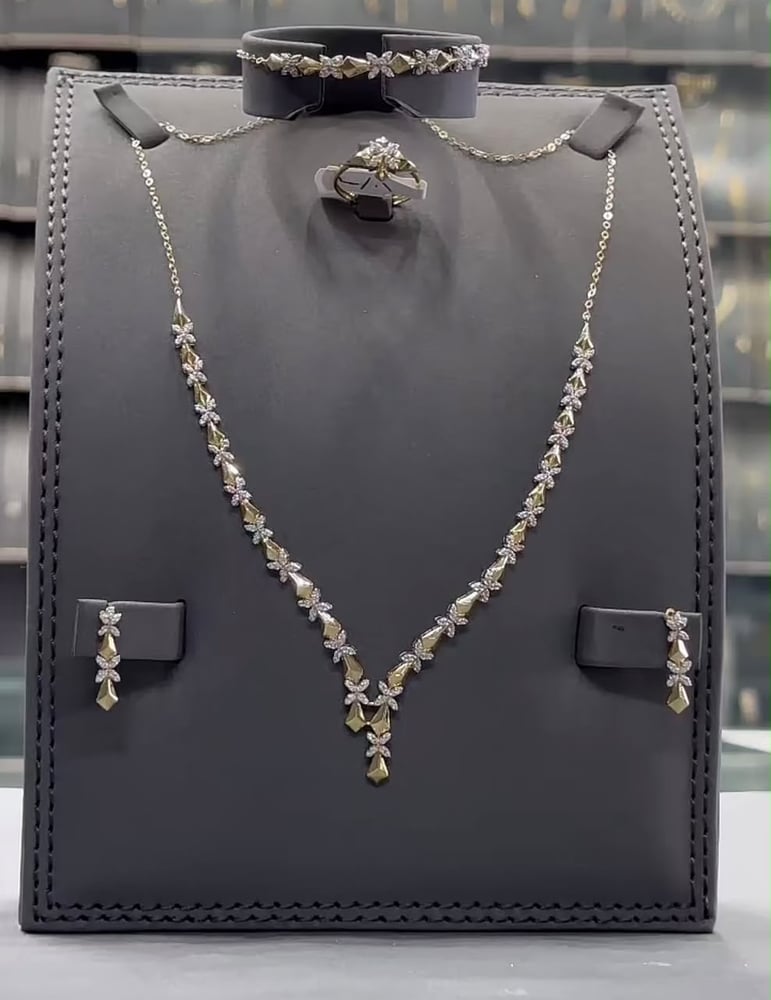 طقم ذهب 18k