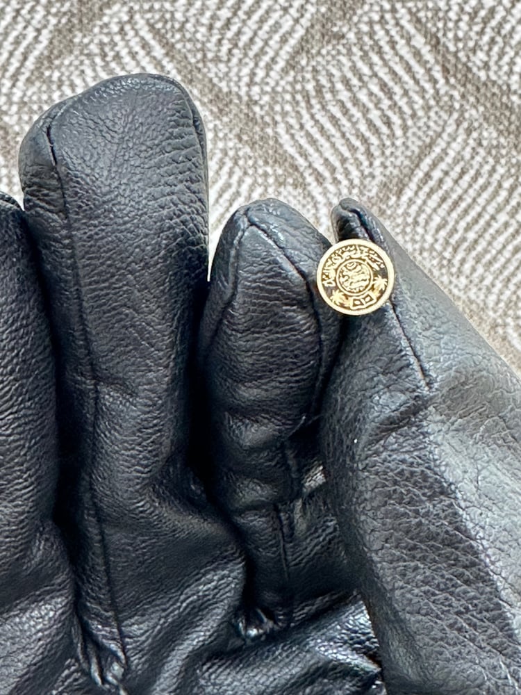 حلق ذهب خالص 18k شكل الجنيه السعودي