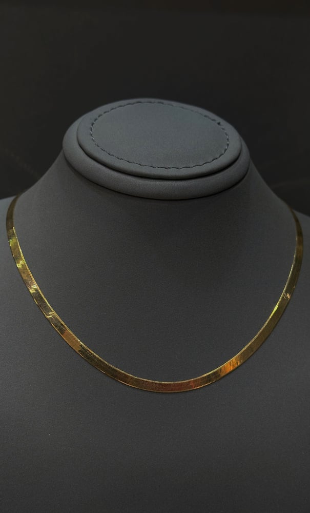 عقد فلات 18k