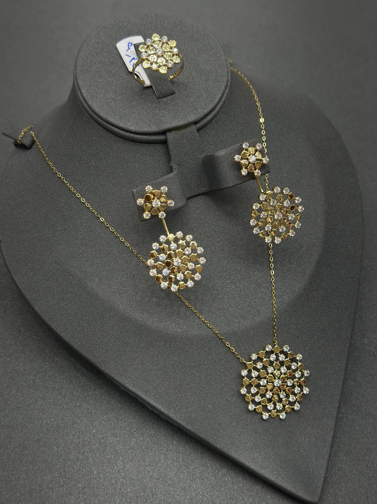 نصف طقم تصميم الالماس 18k