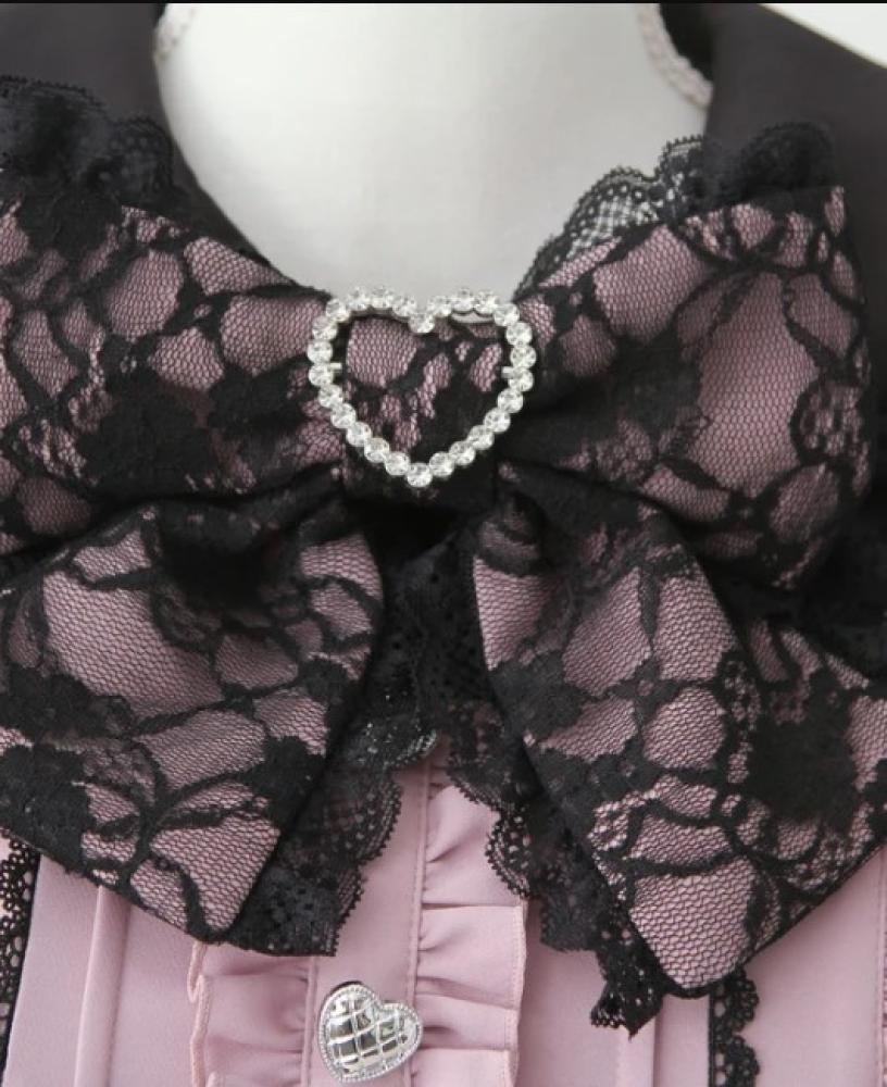 [حجز - قادمة خلال 4 اسابيع]  فستان لوليتا بطبقات الدانتيل والفيونكات وقلوب لامعة | Lace Cache-Coeur Frill Dress