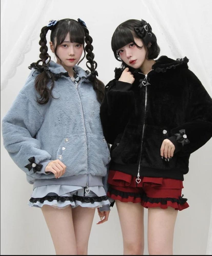 [حجز - قادمة خلال 4 اسابيع] جاكيت فرو جيراي كي بقبعة ودانتيل | Jirai Kei Lace Hooded Fur Blouson
