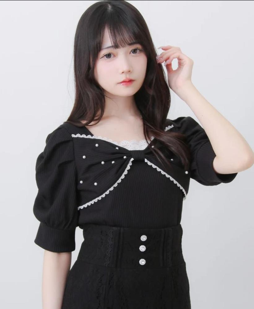 [حجز - قادمة خلال 4 اسابيع] بلوزة توب جيراي كي فيونكة ولؤلؤ | Jirai Kei Pearl Ribbon Ribbed Top