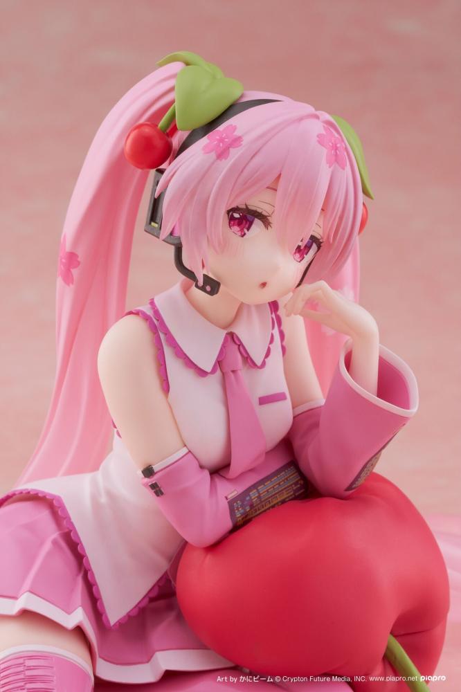 [ شحن فوري ] ساكورا هاتسوني ميكو (نسخة أزهار الكرز 2025) |Hatsune Miku - Desktop Cute - Sakura, Cherry Cushion Ver. (Taito)