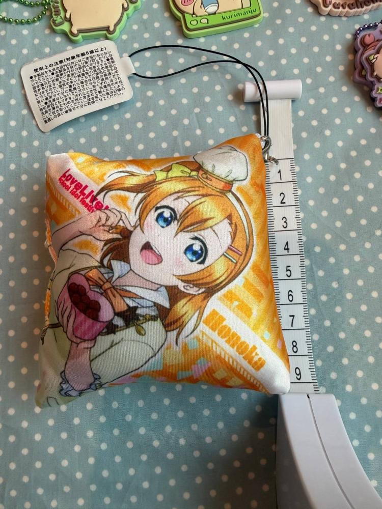 [شحن فوري] ميدالية على شكل وسادة هونوكا من لوف لايف | Keychain pillow shaped love live honoka