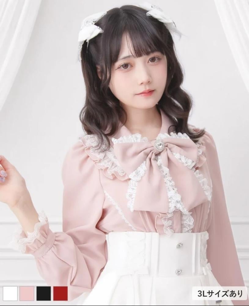 [حجز - قادمة خلال 4 اسابيع] بلوزة جيراي كي دانتيل القلوب | Heart Lace Ruffle Blouse