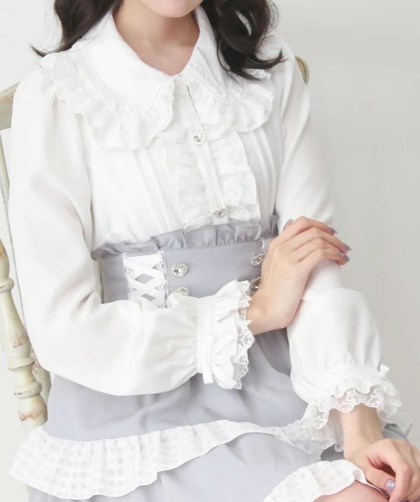 [حجز - قادمة خلال 4 اسابيع] بلوزة جيراي كي دانتيل القلوب | Heart Lace Ruffle Blouse