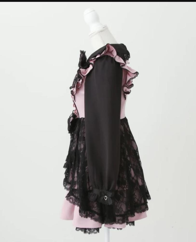 [حجز - قادمة خلال 4 اسابيع]  فستان لوليتا بطبقات الدانتيل والفيونكات وقلوب لامعة | Lace Cache-Coeur Frill Dress