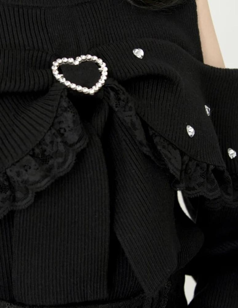 [حجز - قادمة خلال 4 اسابيع] بلوزة جيراي كي اوف شولدر بفيونكات وقلوب لامعة | Jirai Kei Sparkly Heart Ribbon Off-Shoulder Knit