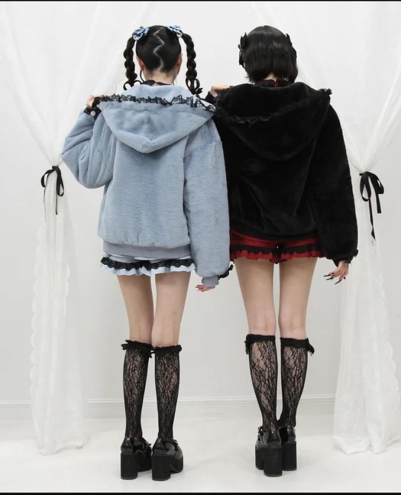 [حجز - قادمة خلال 4 اسابيع] جاكيت فرو جيراي كي بقبعة ودانتيل | Jirai Kei Lace Hooded Fur Blouson