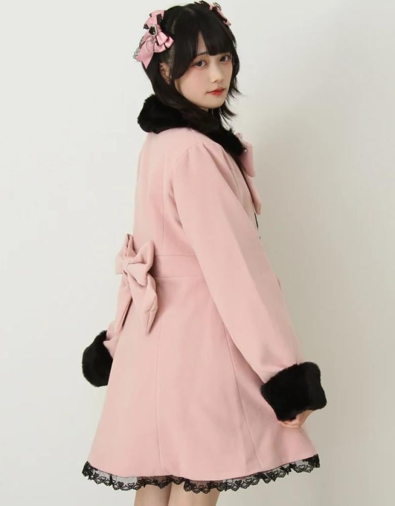 [حجز - قادمة خلال 4 اسابيع] معطف جيراي كي A-Line بالفرو وفيونكات القلوب | Jirai Kei Heart-Filled Frill A-Line Fur Coat