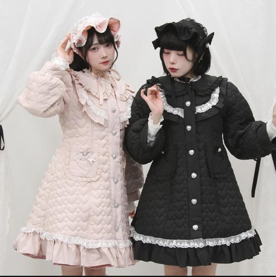 [حجز - قادمة خلال 4 اسابيع] معطف لوليتا مبطن بالقلوب والدانتيل | Lolita Heart Quilted Lace Frill Down A-Line Coat