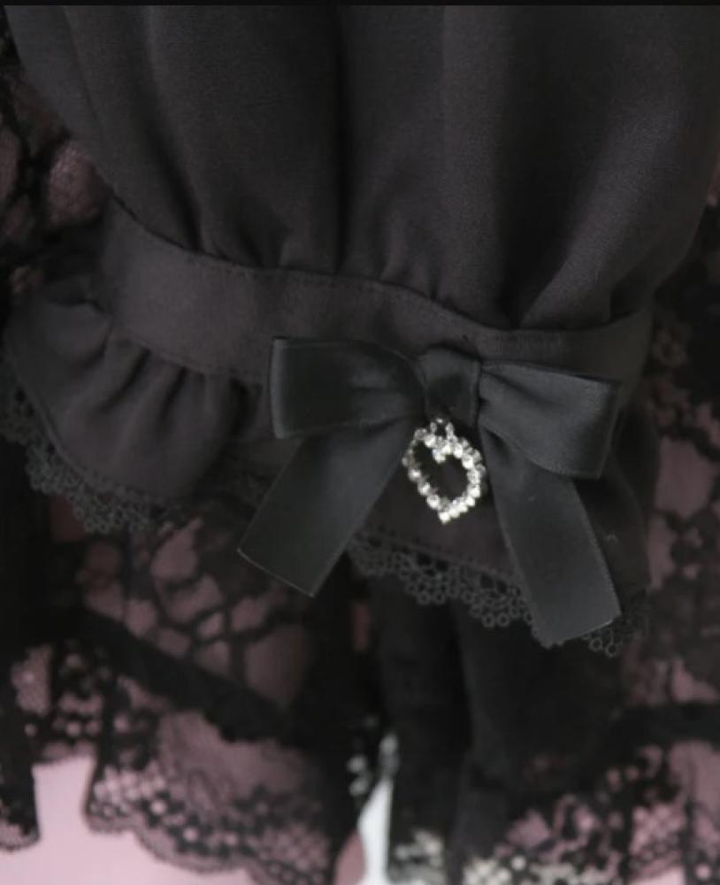 [حجز - قادمة خلال 4 اسابيع]  فستان لوليتا بطبقات الدانتيل والفيونكات وقلوب لامعة | Lace Cache-Coeur Frill Dress