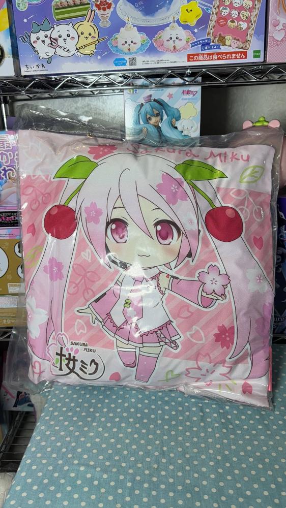 [ شحن فوري ] مخدة | وسادة ساكورا ميكو اصلية من جوائز الايتشيبان كوجي | sakura miku pillow authentic from ichiban kuji prized