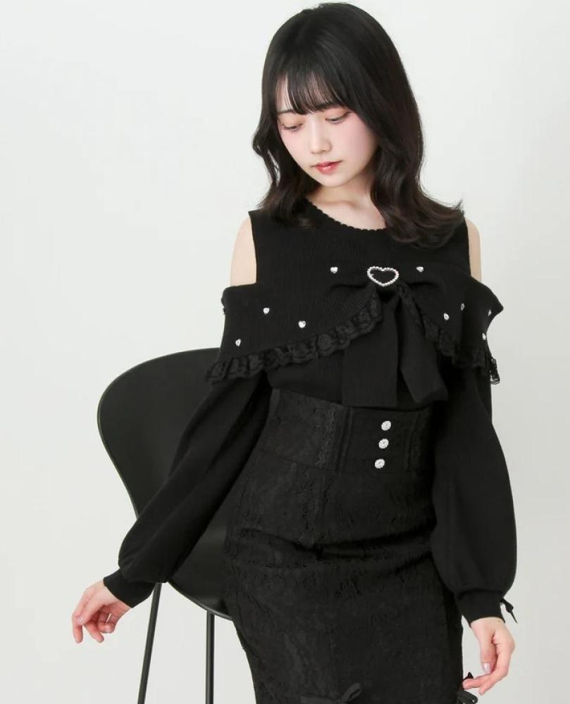 [حجز - قادمة خلال 4 اسابيع] بلوزة جيراي كي اوف شولدر بفيونكات وقلوب لامعة | Jirai Kei Sparkly Heart Ribbon Off-Shoulder Knit