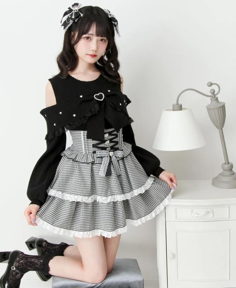 [حجز - قادمة خلال 4 اسابيع] بلوزة جيراي كي اوف شولدر بفيونكات وقلوب لامعة | Jirai Kei Sparkly Heart Ribbon Off-Shoulder Knit