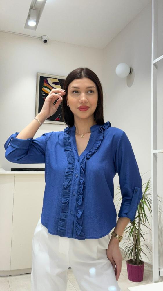 قميص ناعم بأكمام قابلة للطي بشكل ياقة V مميزة - لون ازرق - صناعة تركية - 202563