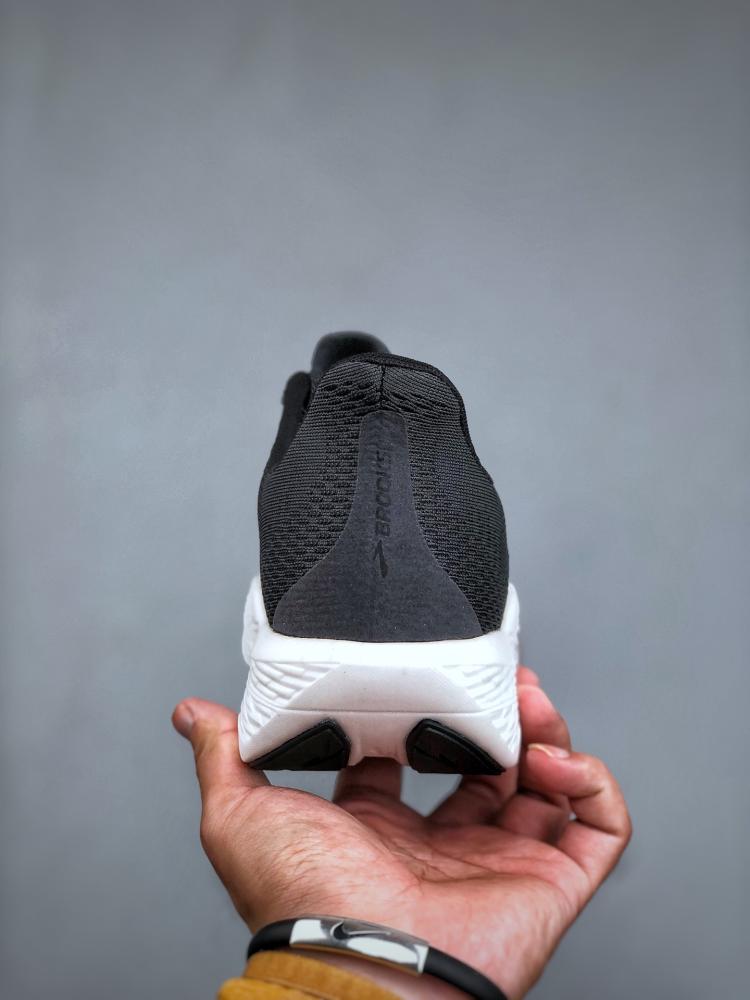 حذاء بروكس هايبرون ماكس  Brooks Hyperion Max 2