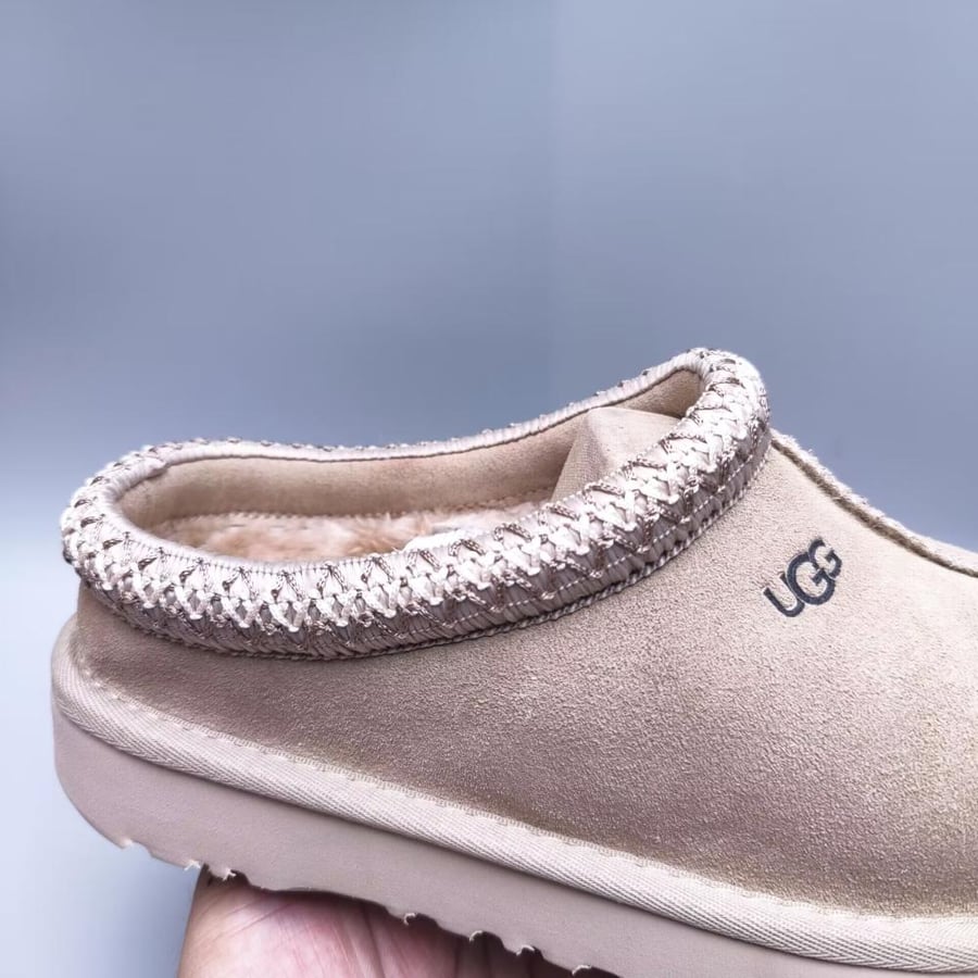 سليبر UGG شتوي بالون لوف وايت