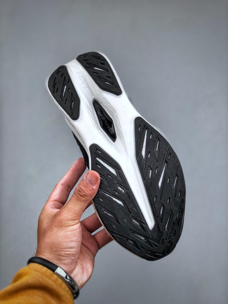 حذاء بروكس هايبرون ماكس  Brooks Hyperion Max 2
