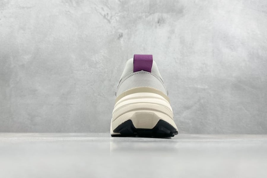 حذاء نايك V2K RUN