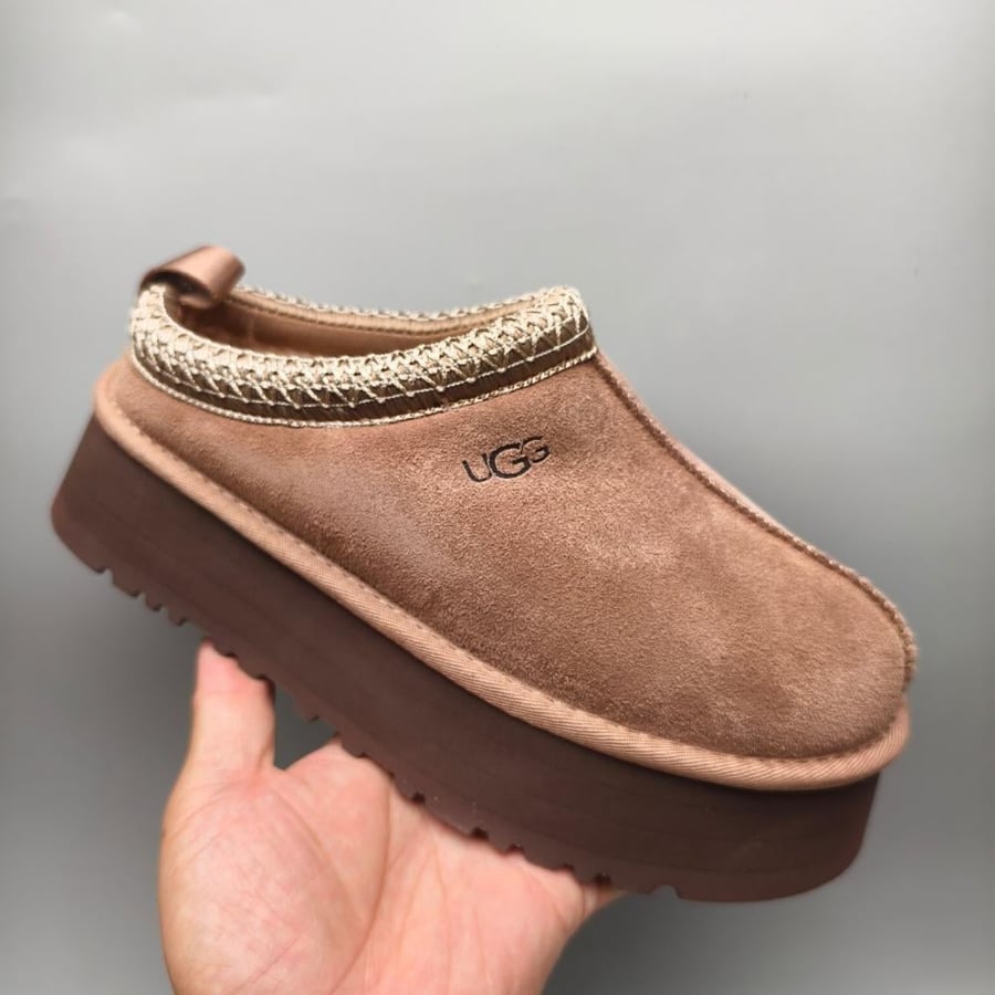 سليبر UGG شتوي باللون بيج  غامق