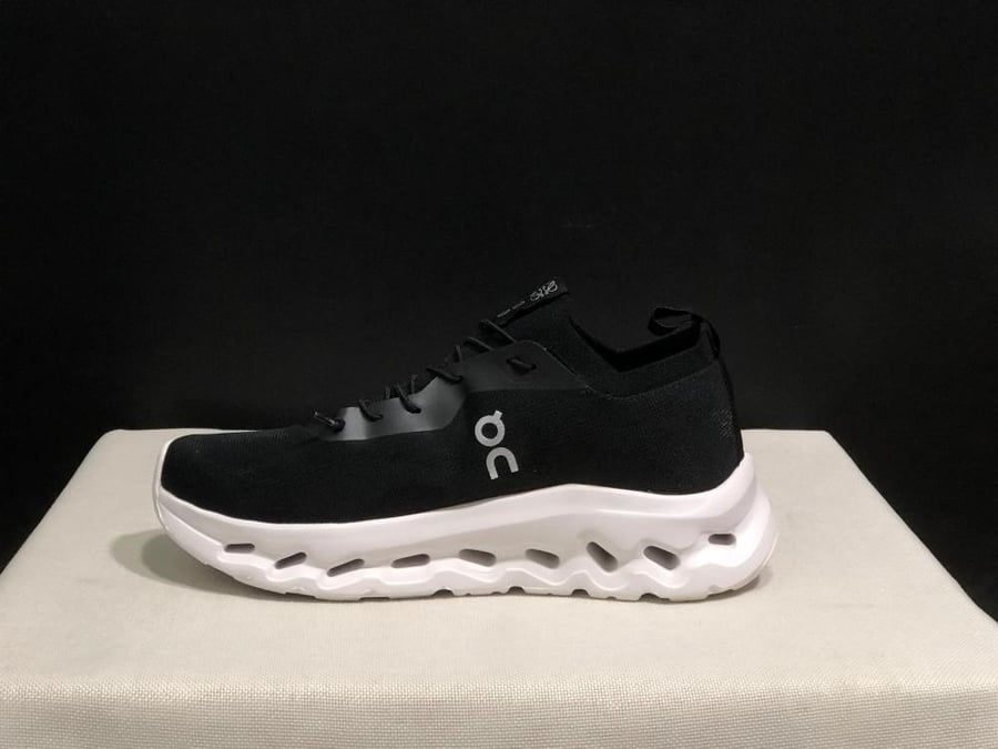حذاء اون راننج on running cloud loewe