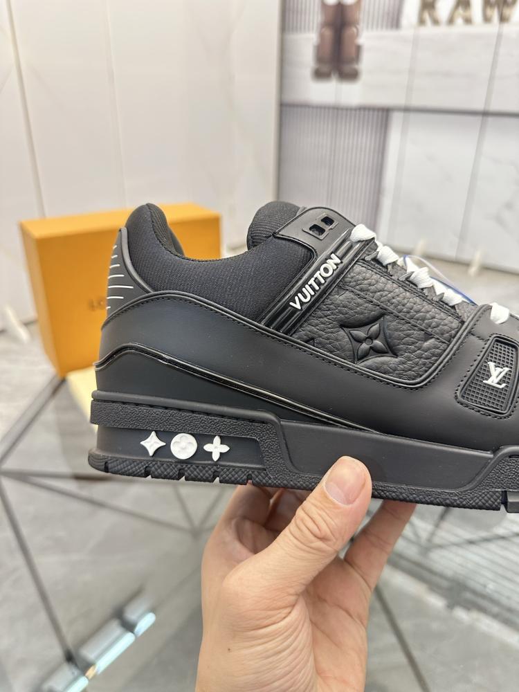 حذاء سنيكر لويس فيتون ترينر LV Trainer للجنسين