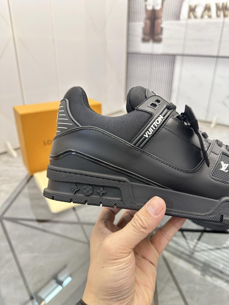 حذاء سنيكر لويس فيتون ترينر LV Trainer للجنسين