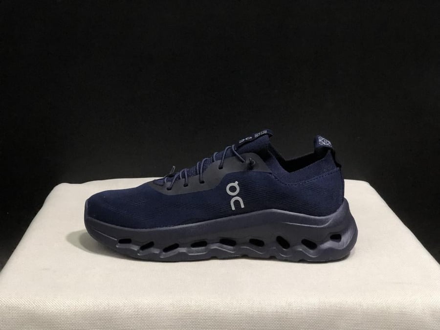 حذاء اون راننج on running cloud loewe