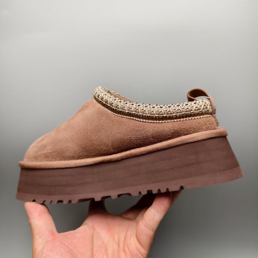 سليبر UGG شتوي باللون بيج  غامق