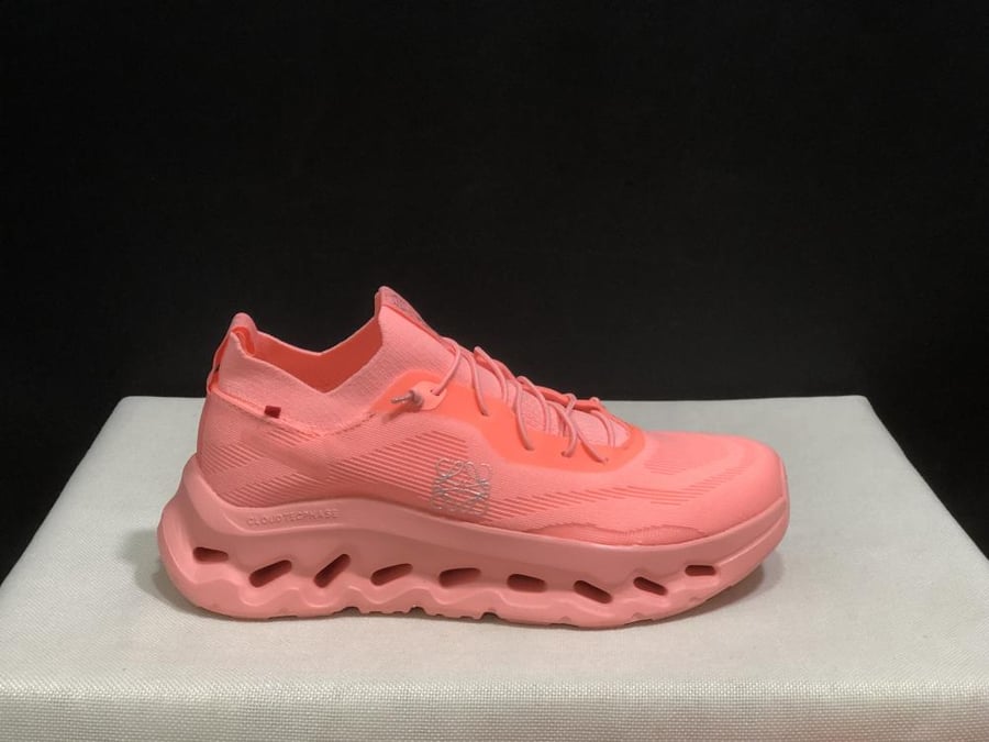 حذاء اون راننج on running cloud loewe