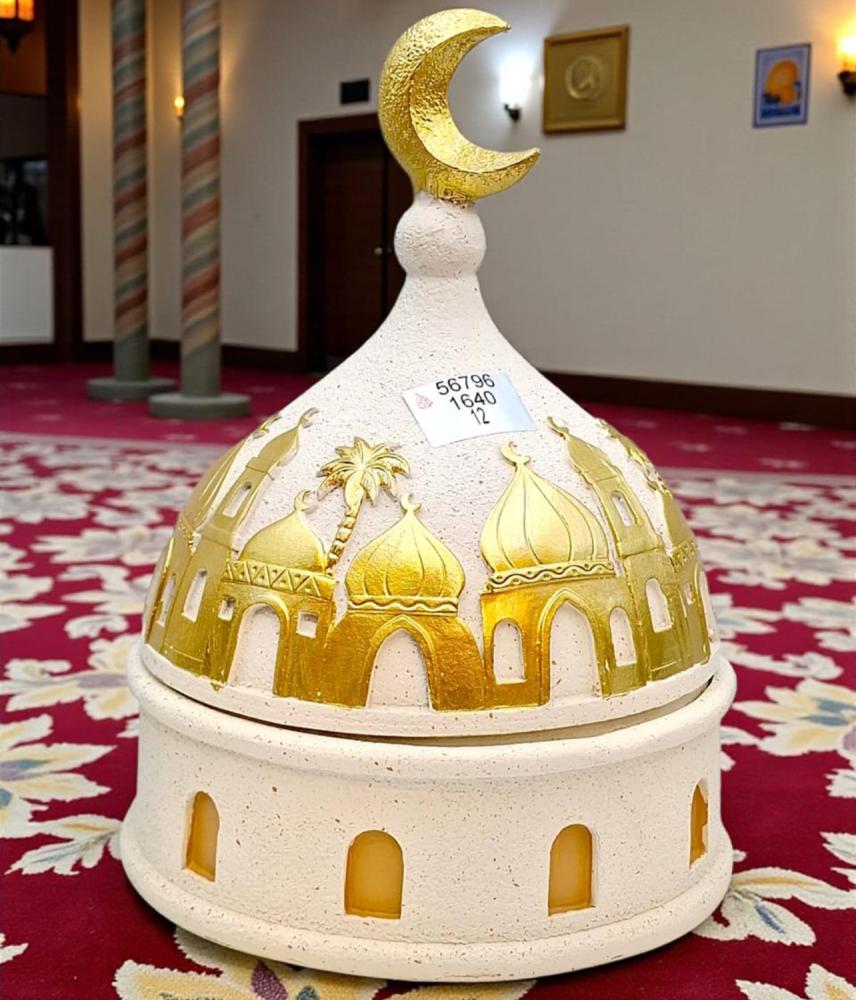 زينة تحفة رمضان بغطاء مساجد ذهبي