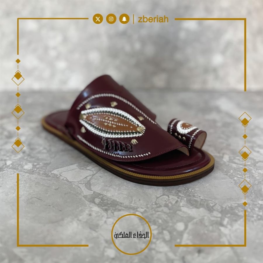حذاء عنابي تطريز يدوي