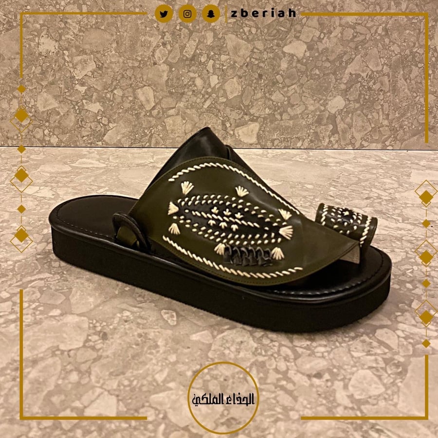 حذاء أسود مع زيتي تطريز يدوي صوف كتان