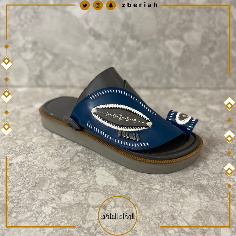حذاء رصاصي لامع مع ازرق تطريز يدوي صوف أبيض