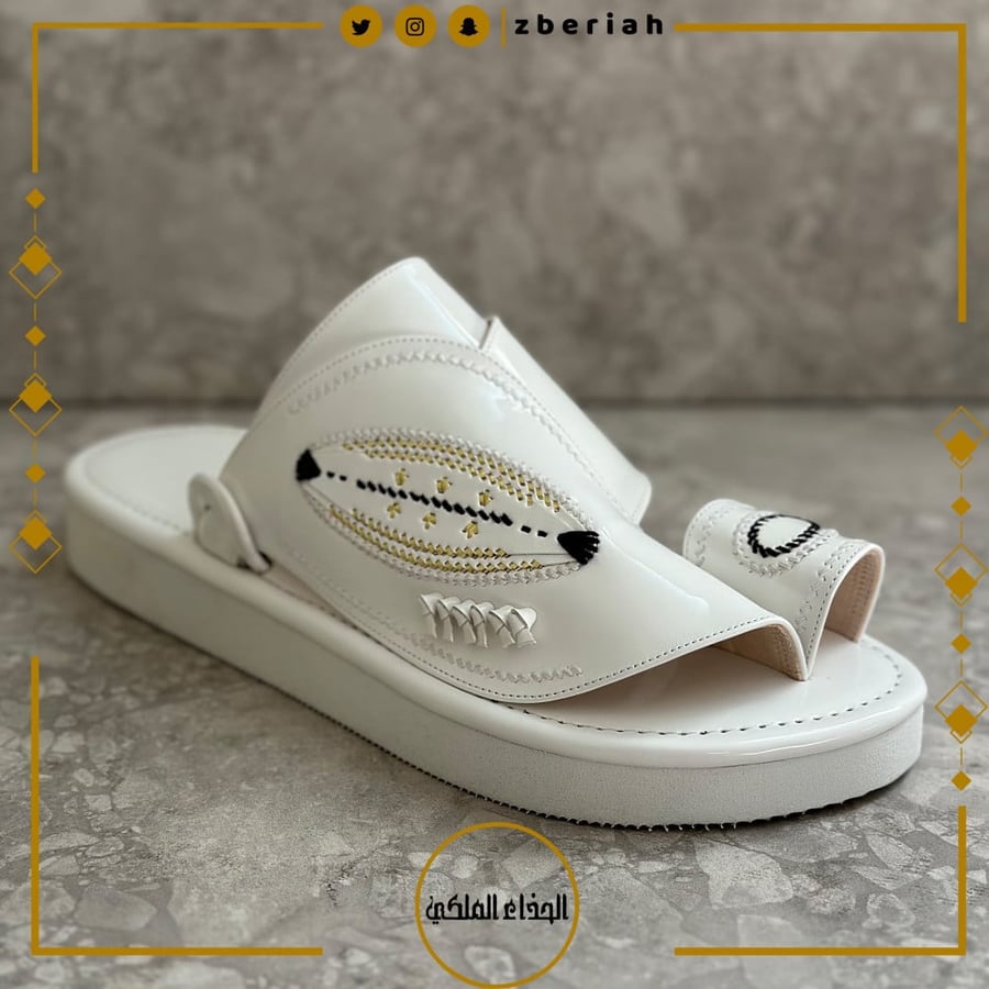 حذاء أبيض تطريز صوف يدوي