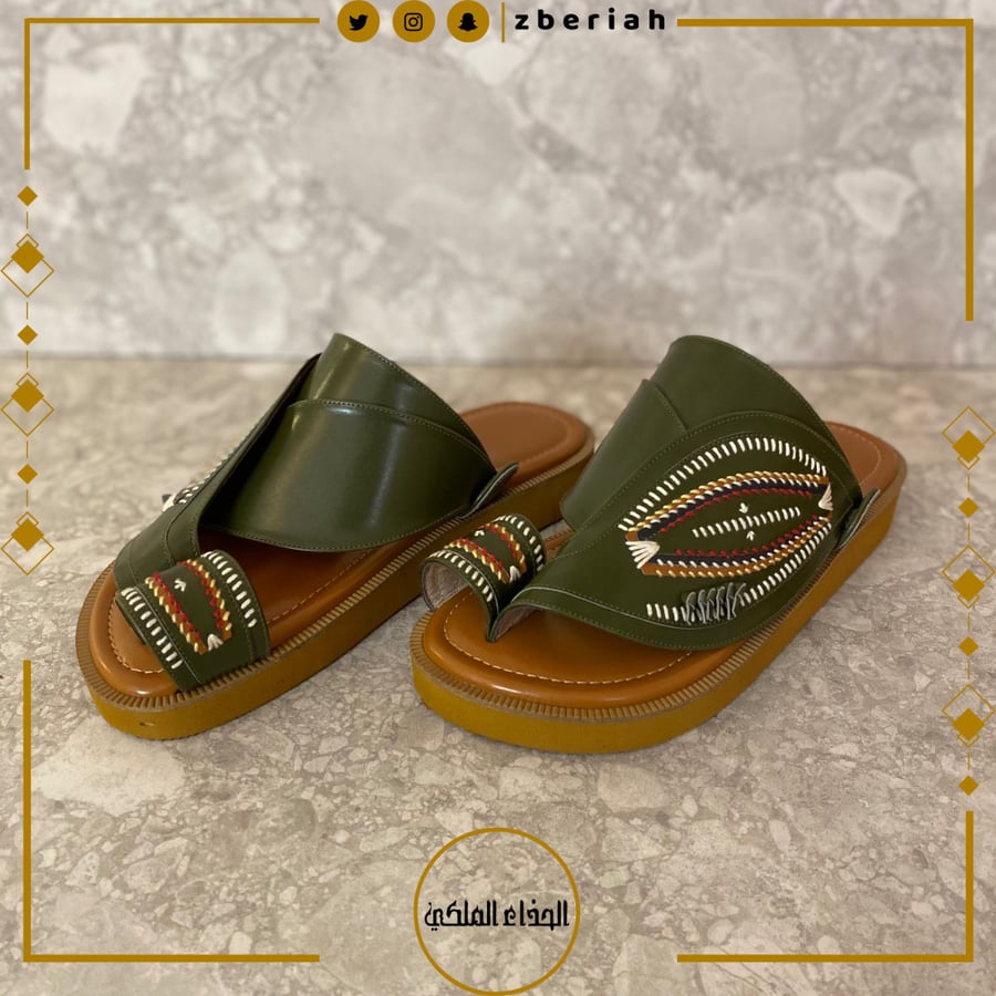 حذاء جملي مع زيتي تطريز يدوي صوف كتان