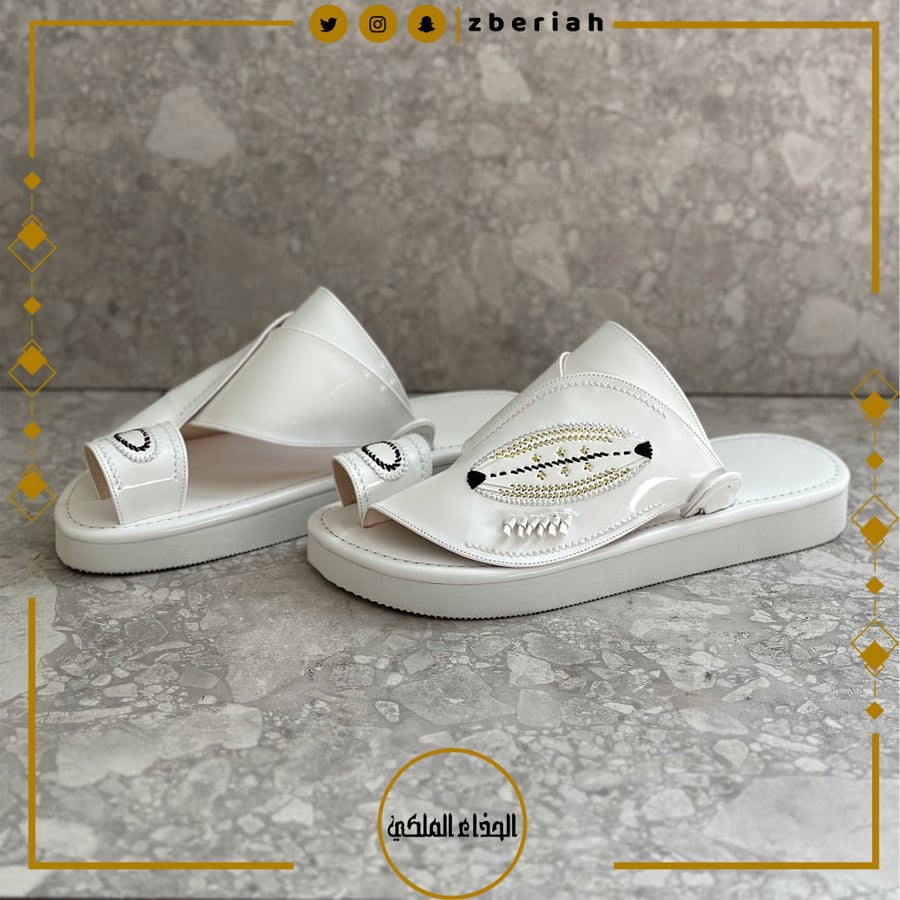 حذاء أبيض تطريز صوف يدوي