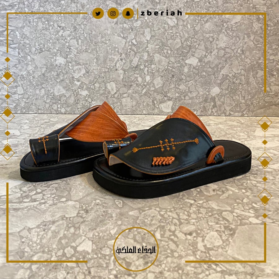 حذاء اسود مع جملي تطريز يدوي