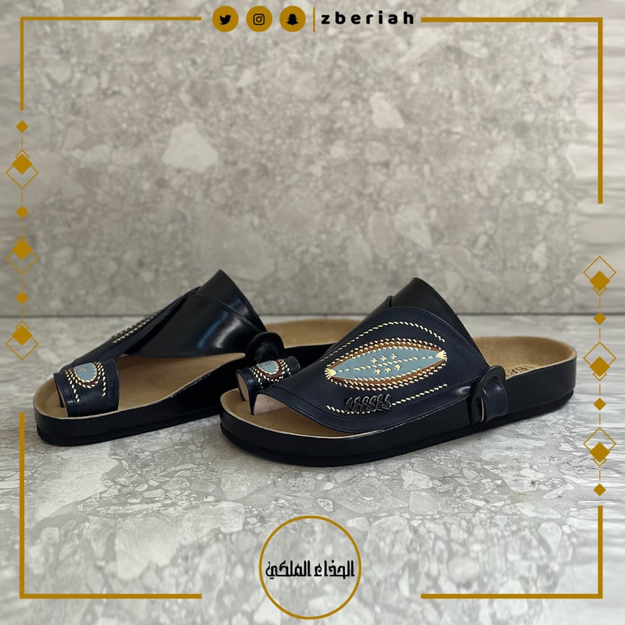 حذاء طبي أسود مع كحلي تطريز يدوي زري ذهبي