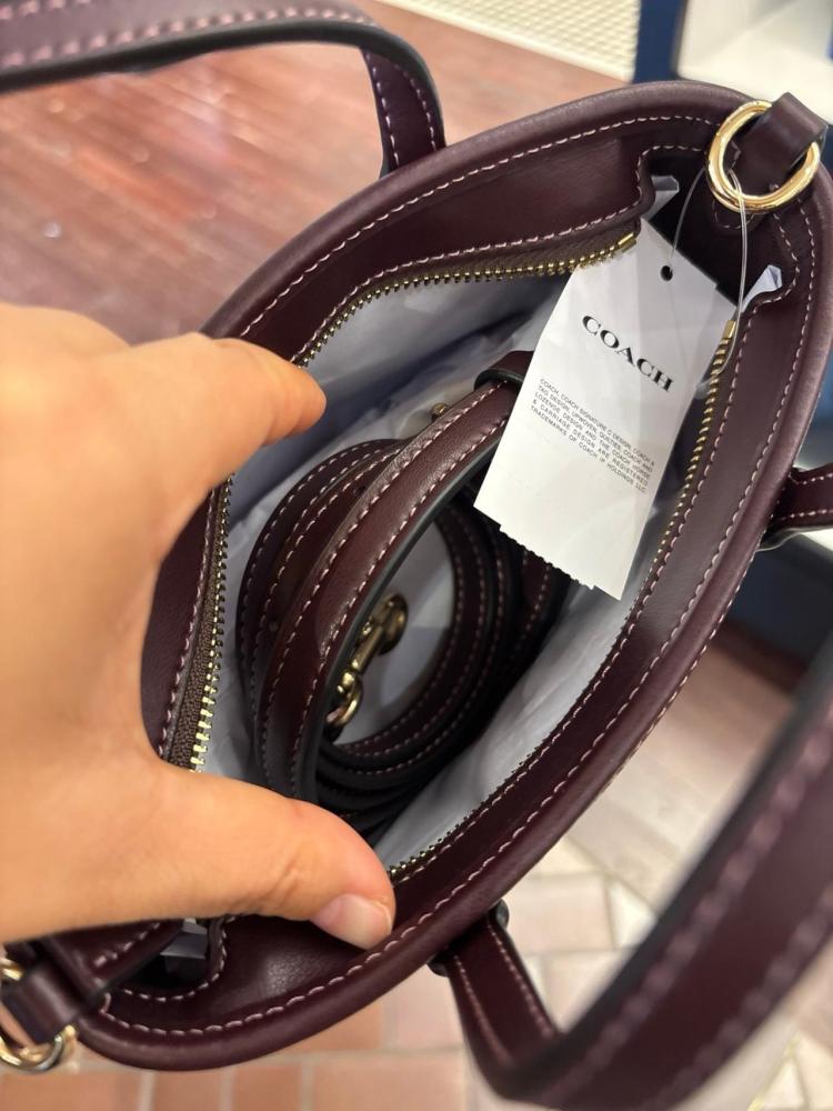 حقيبة COACH