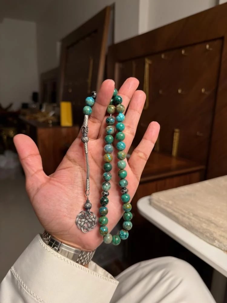 سبحه مصنوعة من حجر الكريزوكولا