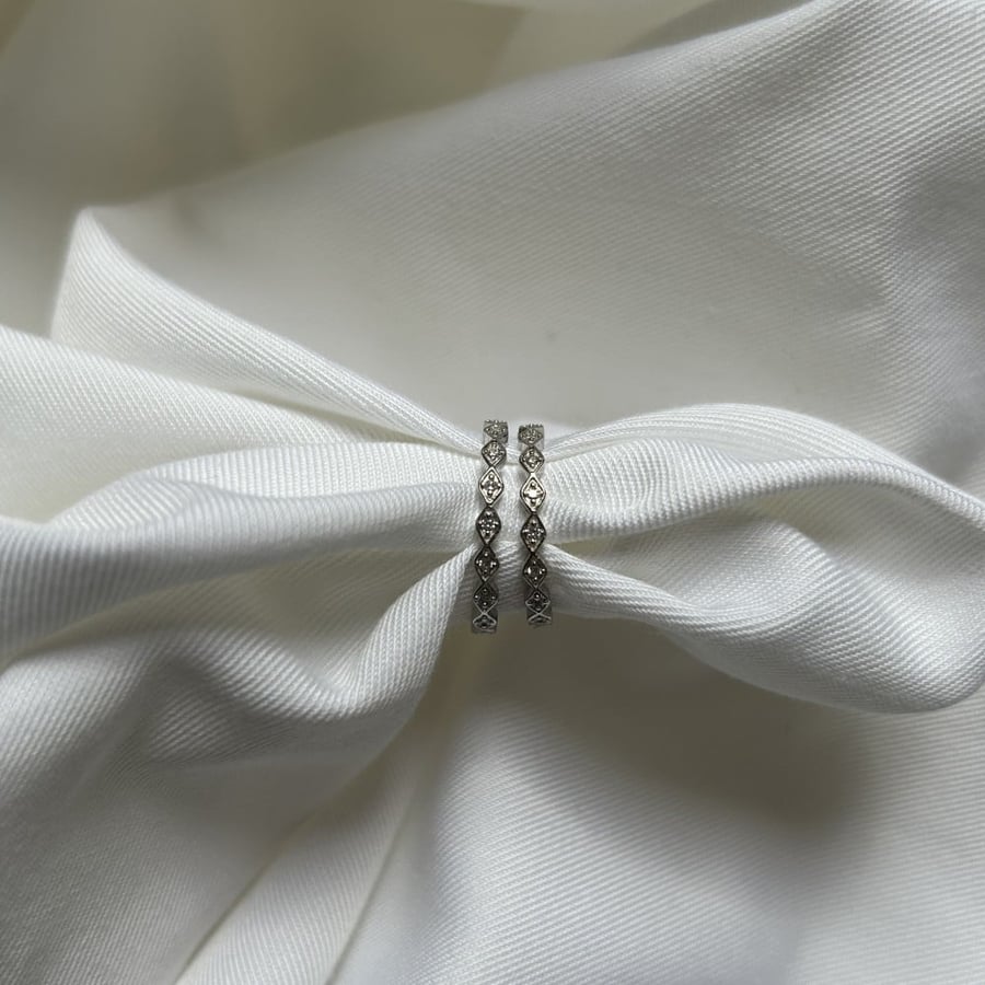 Rhombus ring
