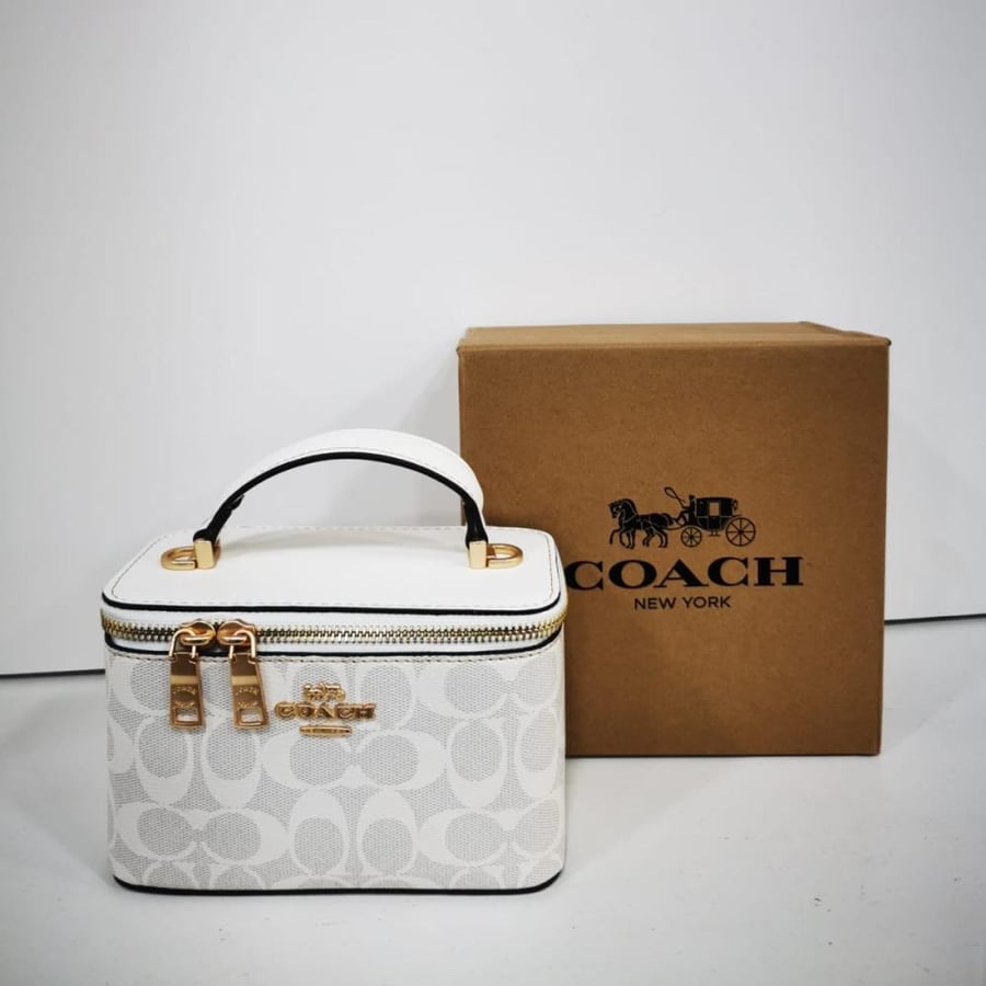 حقيبة كوتش فانيتي كيس (Coach Signature Vanity Case)