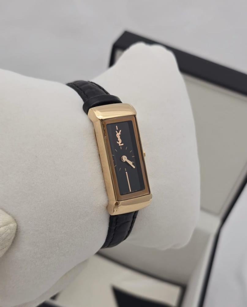 ساعة إيف سان لوران (YSL) نسائية - إطار مستطيل ذهبي