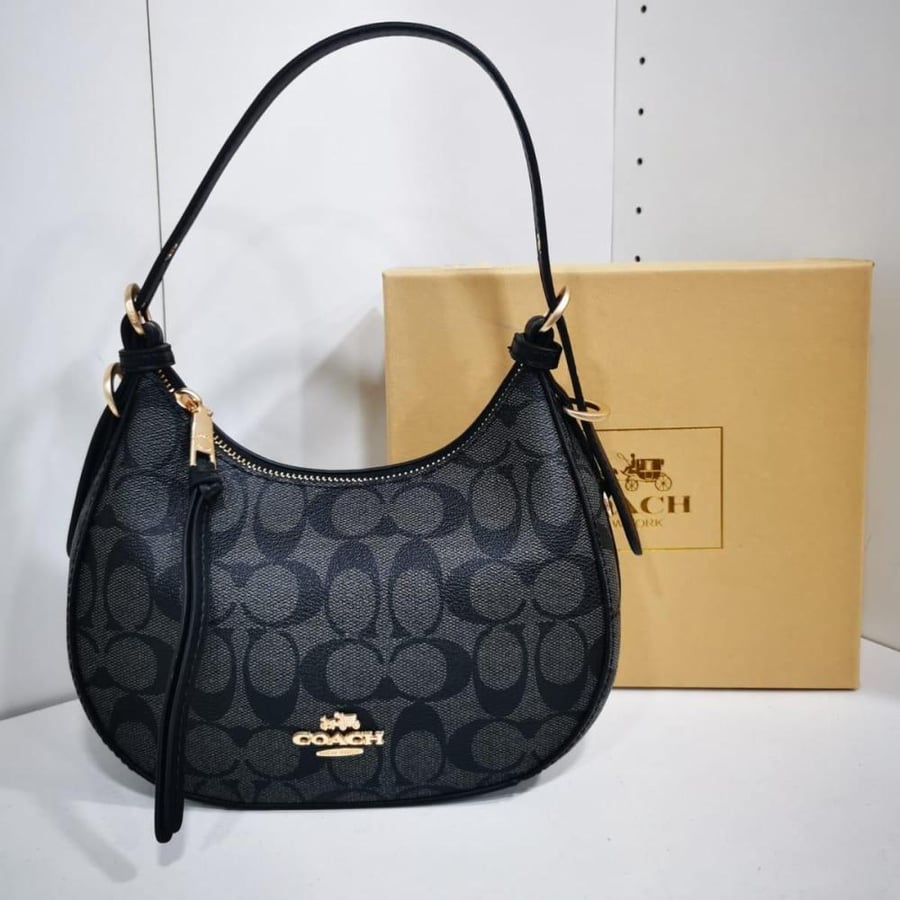 حقيبة كوتش هوبو كتف (Coach Signature Shoulder Bag)
