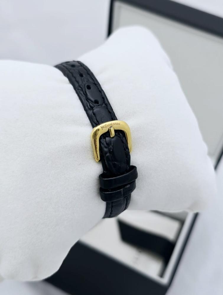 ساعة إيف سان لوران (YSL) نسائية - إطار مستطيل ذهبي