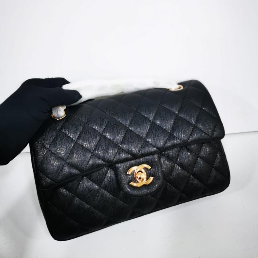 حقيبة شانيل كلاسيك فلاب (Chanel Classic Flap Bag) - الأيقونية