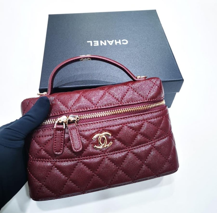 حقيبة شانيل فانيتي كافيار (Chanel Caviar Vanity with Braided Strap)